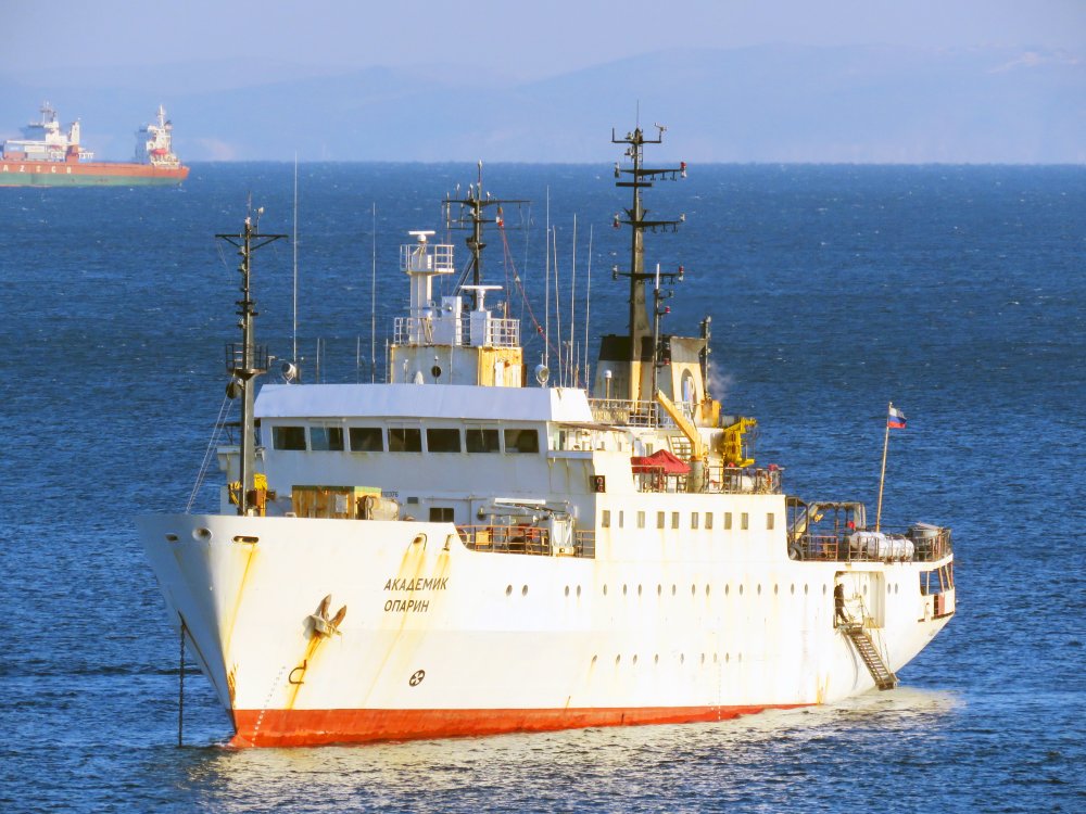 Akademik Oparin