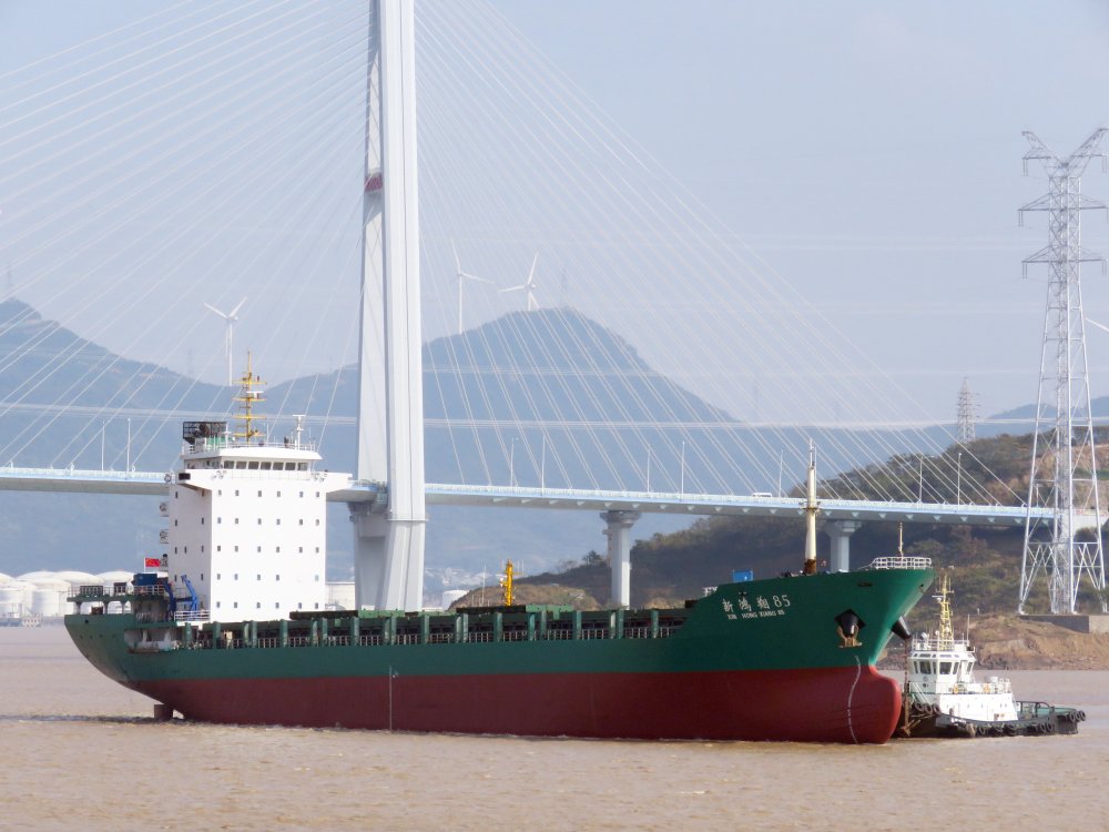 Xin Hong Xiang 85, Call sign BMYM, Gearless container ships, Photo #6 Xin Hong Xiang 85